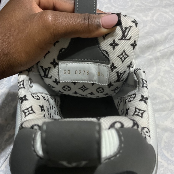 Authentic Louis Vuitton shoes - Picture 5 of 7